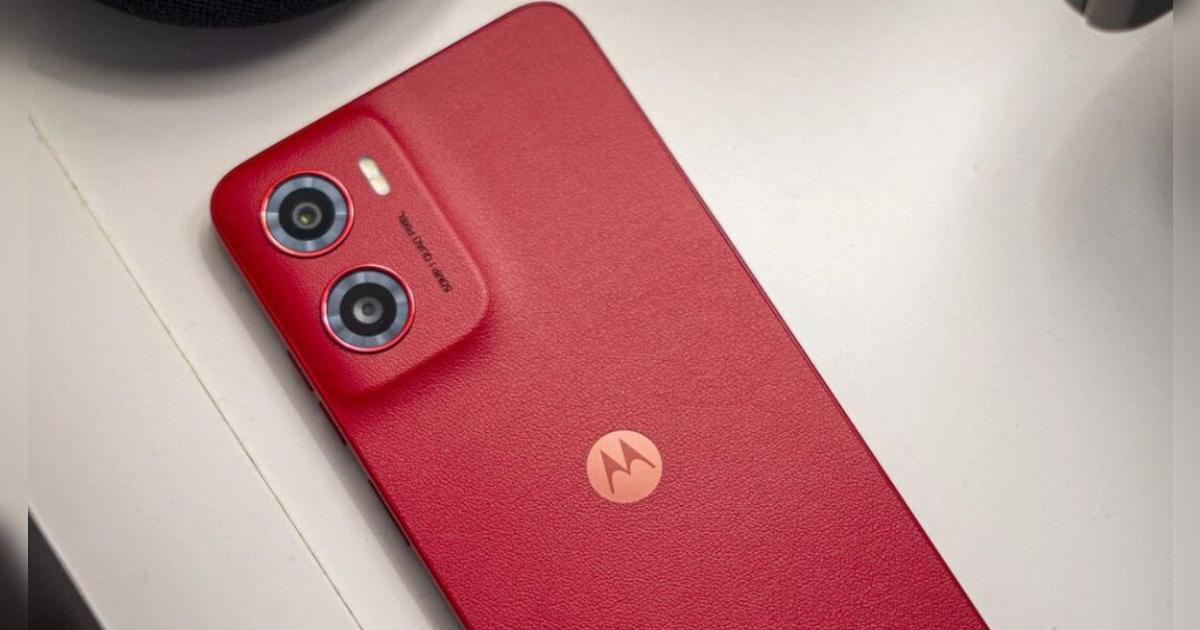 Este Motorola es el rey de la línea económica, destrona al iPhone 16e: pantalla de 90Hz, mucha batería y lindo diseño