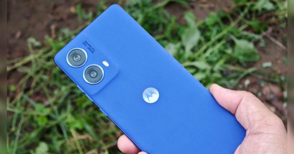 El Motorola barato con pantalla potente de 120Hz superior al Samsung A36: hecho en cuero y con colores HERMOSOS