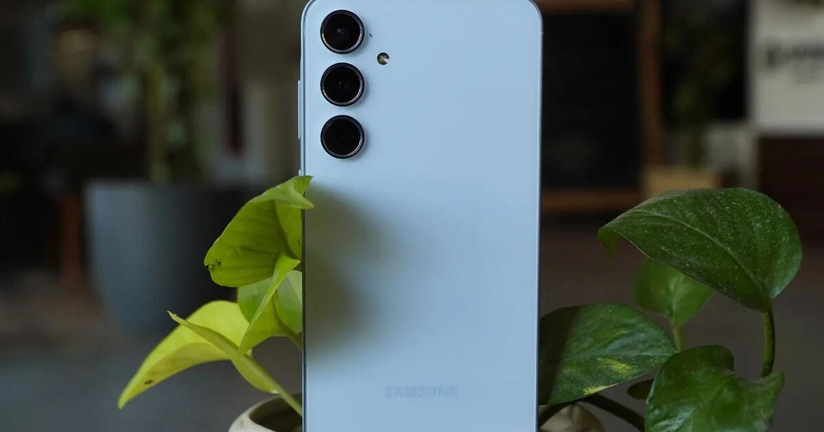 Este Samsung supera al Motorola Edge 30 en todo: memoria expandible, 12 GB de RAM y Android 14 a precio más bajo