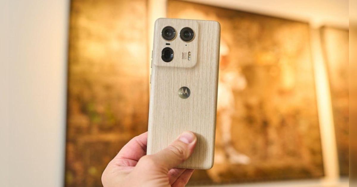 ¿Por qué comprar el iPhone si tienes este potente Motorola? 16 GB de RAM, carga en 5 minutos y cámara 50 MP