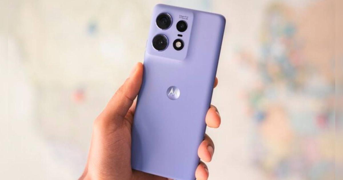 Esta JOYA de Motorola deja en ridículo al Galaxy A56 con sus cámaras con IA, procesador GAMER, carga de 125W y precio bajo