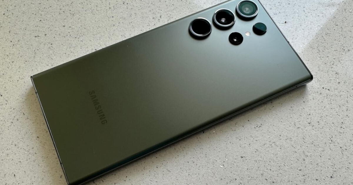 Este Samsung de 2023 humilla en TODO al iPhone 16 Pro Max: fotos de 200MP, IA insuperable y pantalla enorme