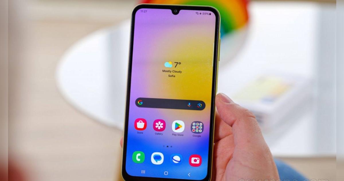 Este Samsung cuesta 2 veces menos que el iPhone 16e y es mejor en TODO: pantalla de 120Hz, 8GB RAM y triple cámara