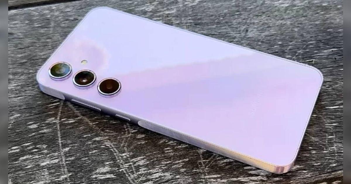 Este Samsung es tan potente como el Galaxy A56, pero cuesta mucho menos, resiste el agua y tiene cámaras profesionales