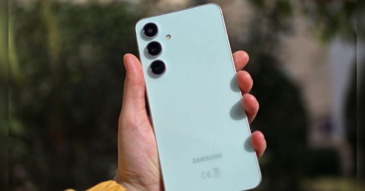 Este Samsung es el mejor gama alta BARATO del 2025: triple cámara, memoria de 512GB y resistente al agua