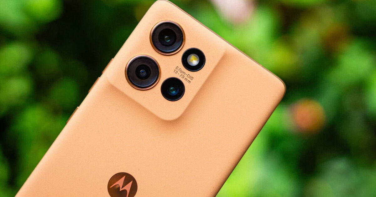 Solo este Motorola puede destronar al Samsung A56: pantalla con resolución 1.5K, 12GB RAM y excelente fotografía