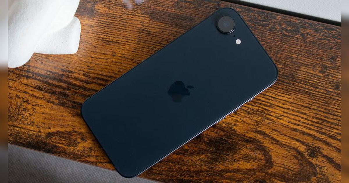 Es el teléfono más 'barato' que tiene Apple, pero también es bastante potente: conoce si vale la pena el nuevo iPhone de 2025