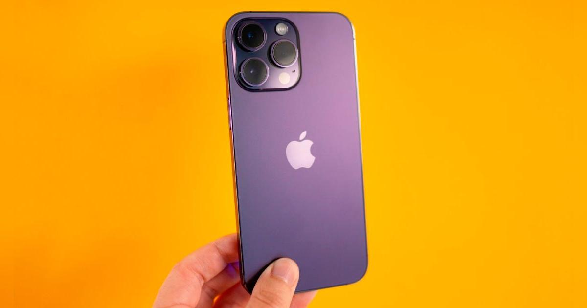 Si piensas comprar el iPhone 17 Pro Max, NO lo hagas: este teléfono de Apple de 2022 es igual de potente y cuesta mucho menos