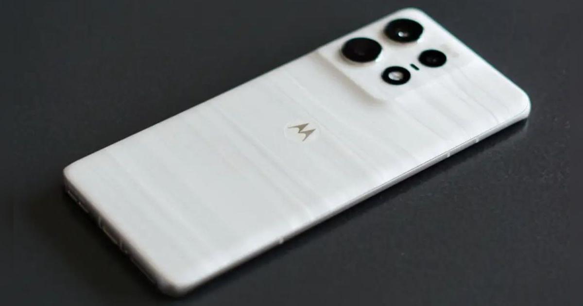 El Motorola mejor que el iPhone 16 y más barato: carga en 15 minutos, cámaras con 4K y pantalla POLED de 144Hz