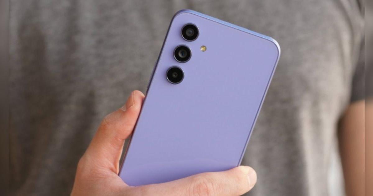 Pocos saben que este Samsung es mejor que el Motorola G35 por mucho: fotos en HD, resiste al agua y carga rápida