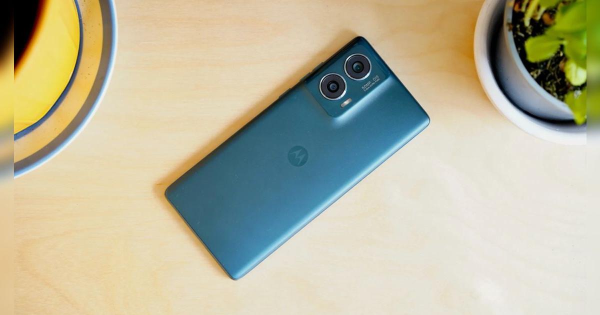 Este Motorola carga en solo 15 minutos: tiene 512 GB de almacenamiento, 12 GB de RAM y fotos nítidas con potente cámara
