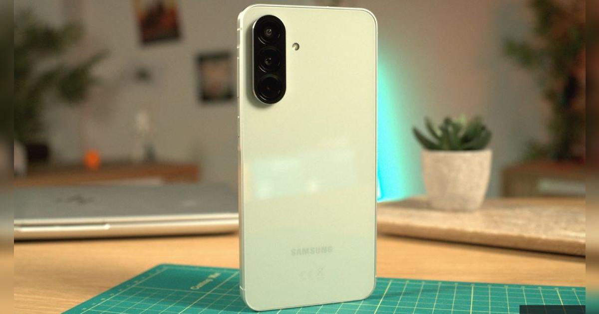 Ni Samsung ni Motorola son rivales para este potente Samsung gama media con IA, triple cámara y procesador GAMER