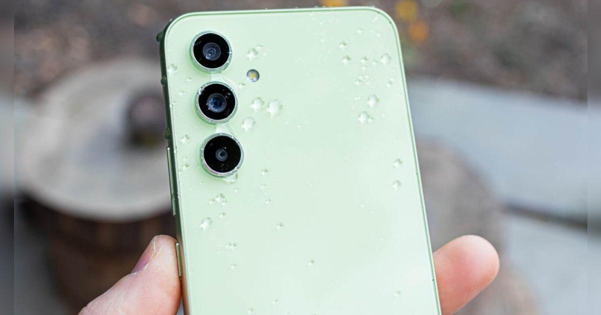 Este Samsung de 2023 lo tiene todo para olvidar al A56: es un gama alta barato con triple cámara y memoria de 1TB