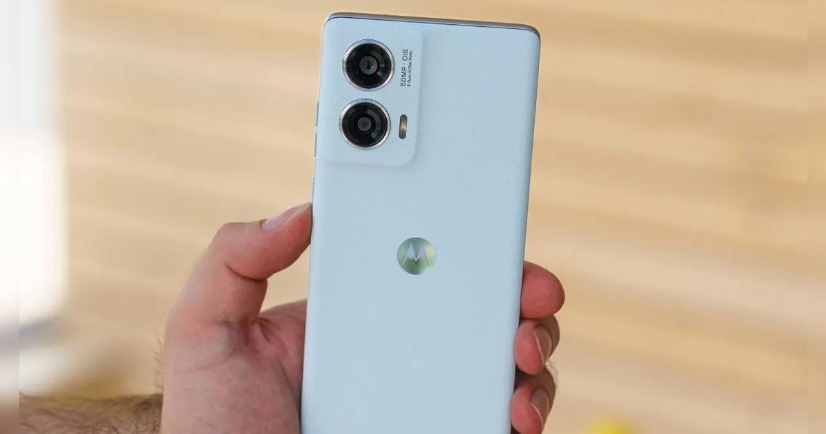 Este Motorola es ideal para regalar por el Día de la Madre: pantalla FullHD, 512 GB de almacenamiento y carga en pocos minutos