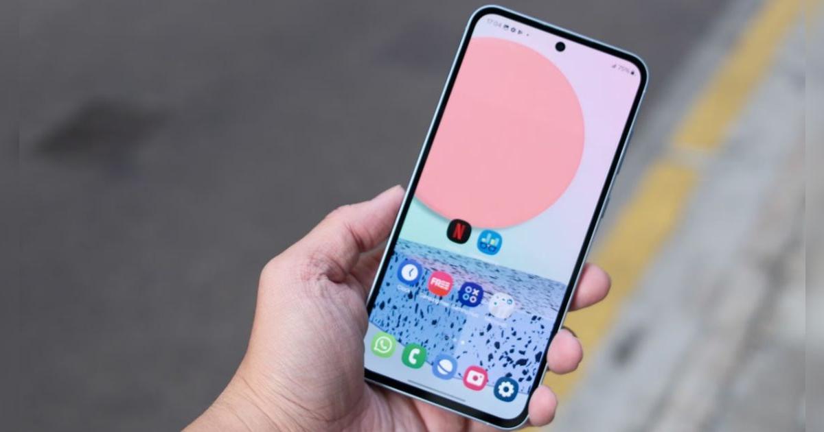 El iPhone 15 no es rival para este Samsung con mejor precio, pantalla grande, cámara profesional y mucha memoria