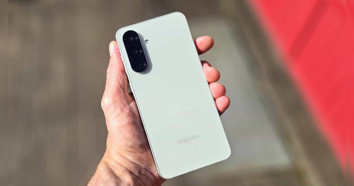 El nuevo competidor del Samsung S24 que cuesta menos: triple cámara 4k, carga rápida y pantalla con resolución FullHD