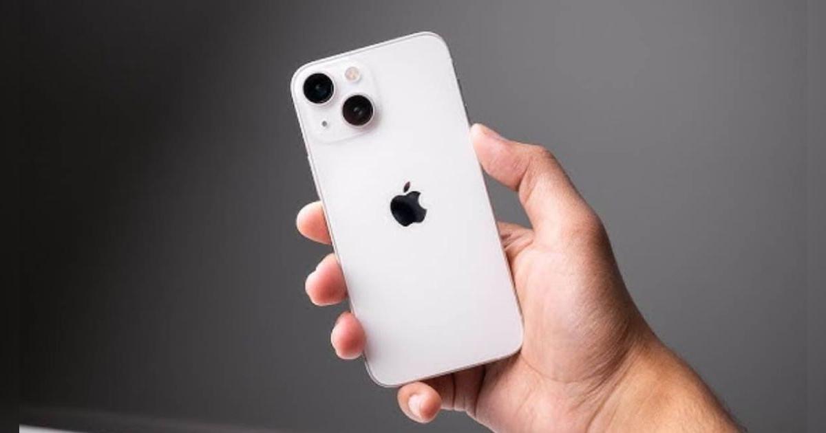 Si bien este iPhone es pequeño, es mucho más potente que un Galaxy A56 y cuesta la mitad que este Samsung