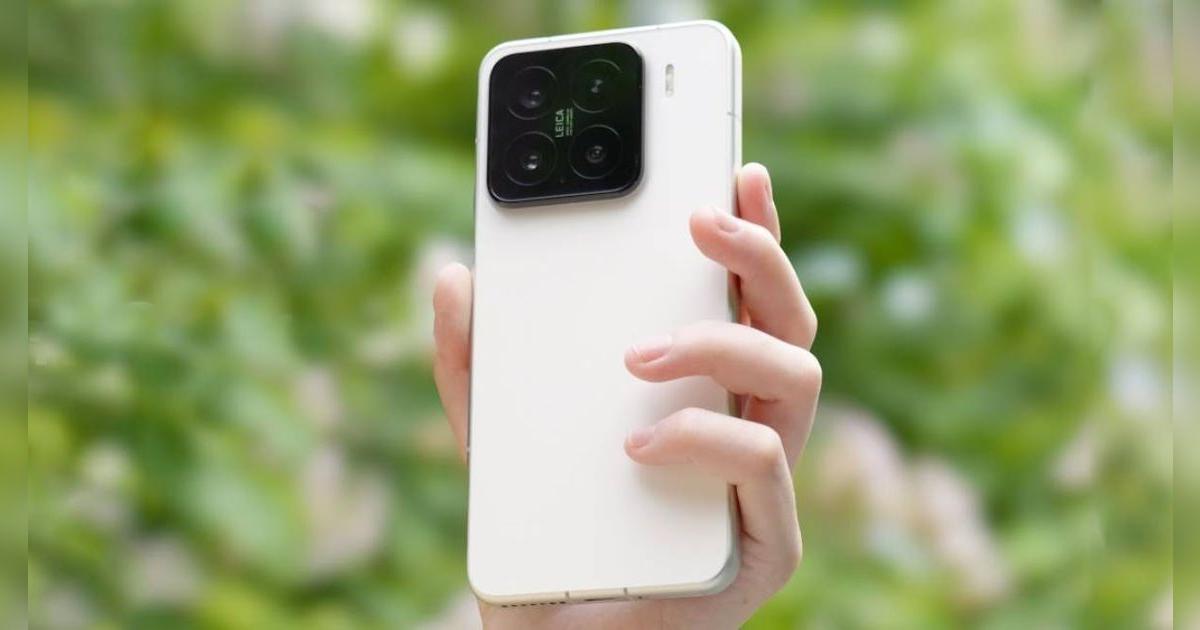 Pese a ser PEQUEÑO, este Xiaomi tiene el procesador más potente del mundo y es BARATO: supera en todo al iPhone 16 Pro