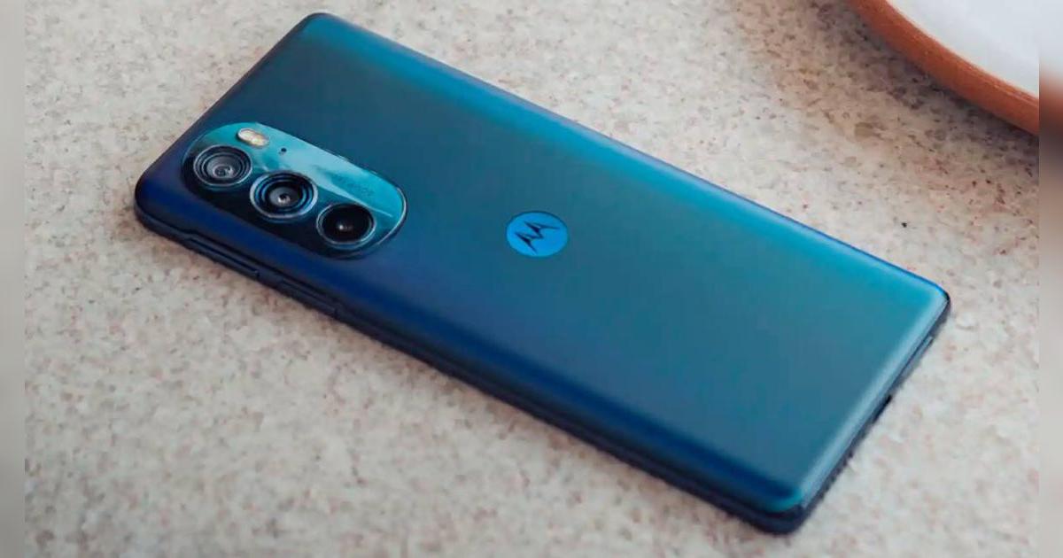 No pasan los años por este Motorola con procesador GAMER, pantalla 144Hz, selfie de 60MP y precio reducido