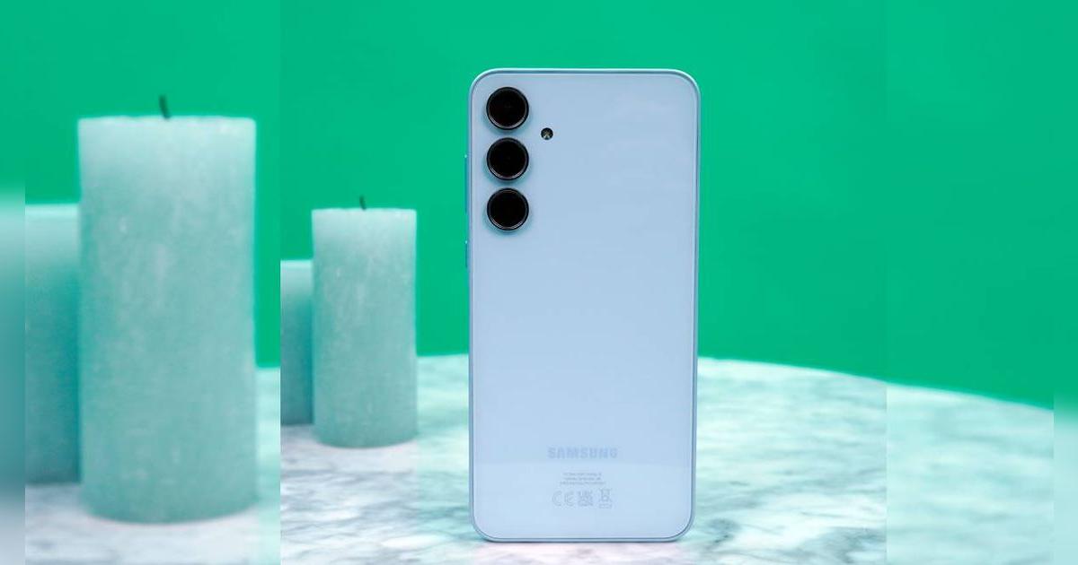 Olvídate del iPhone 16e con este Galaxy que conquista la gama media con sus 16GB de RAM, pantalla AMOLED y 256GB