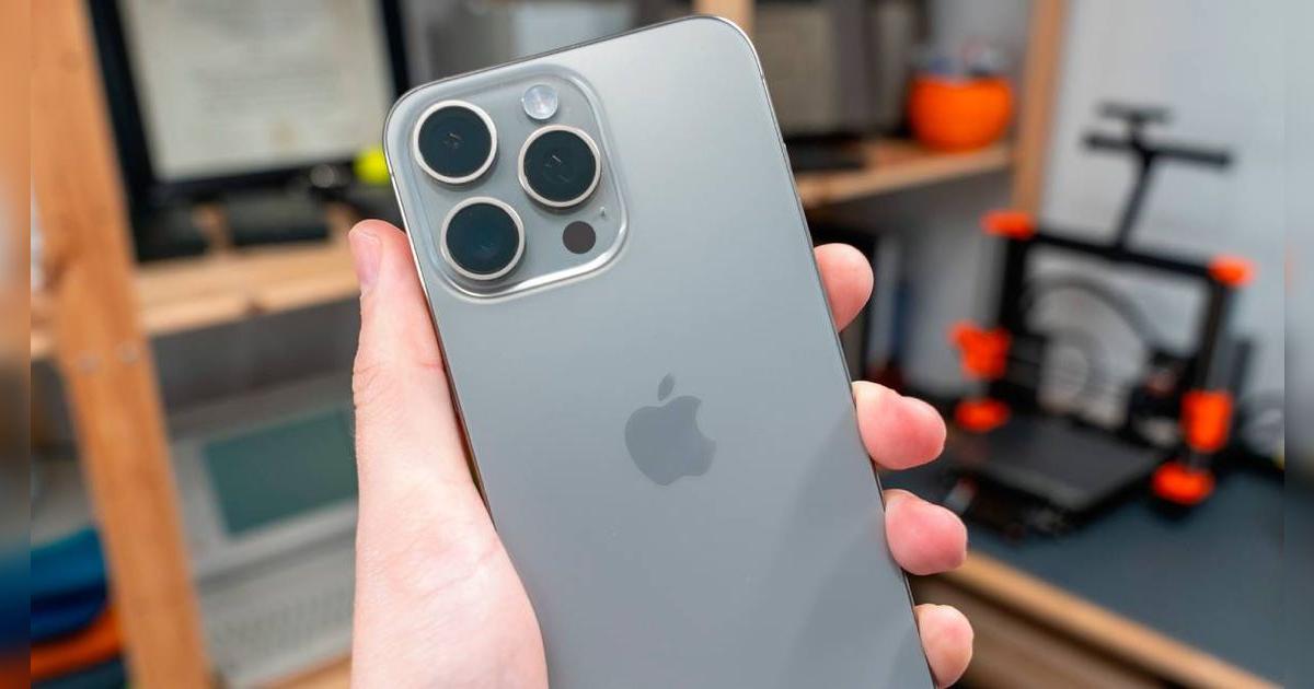 No compres el Galaxy S25 Ultra: este iPhone de TITANIO, es más barato y tiene cámaras con calidad tipo CINE