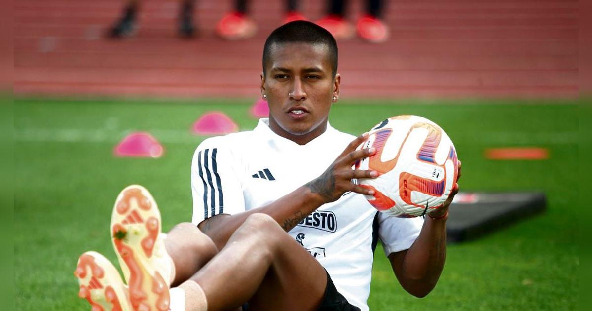 ¿A Sporting Cristal? Pedro Aquino llegó a Lima y lució histórica camiseta de club de Liga 1
