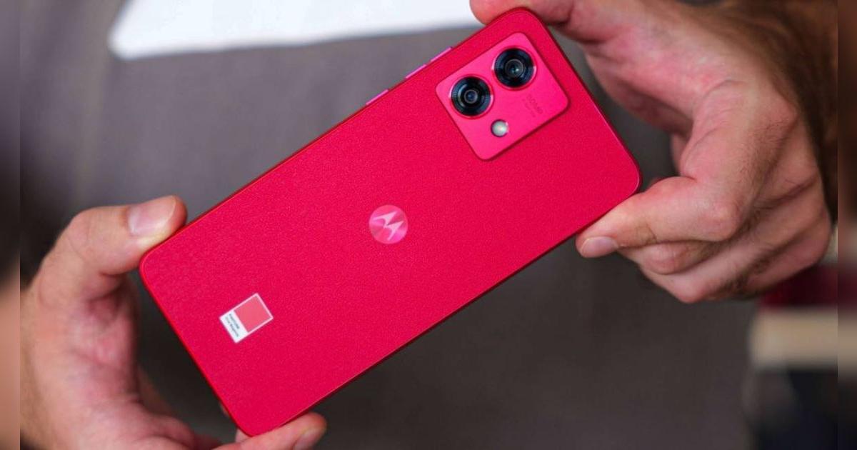 No es el Motorola más potente pero será tu aliado para jugar y tomar fotografías en calidad alta: su precio es barato