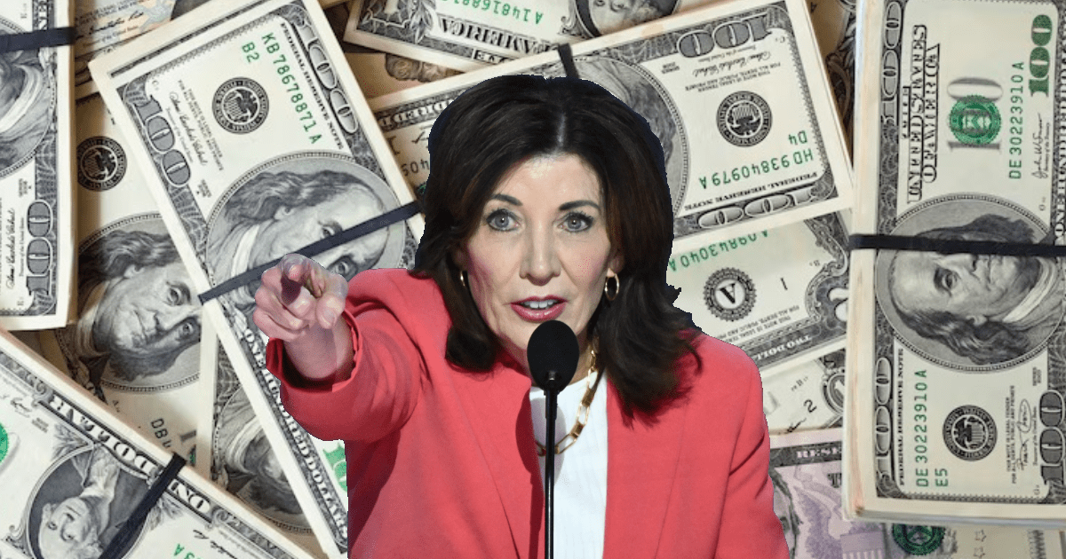 Se confirma una EXCELENTE NOTICIA en Nueva York: Kathy Hochul anuncia entrega de bono de US$1.800 a este grupo de familias