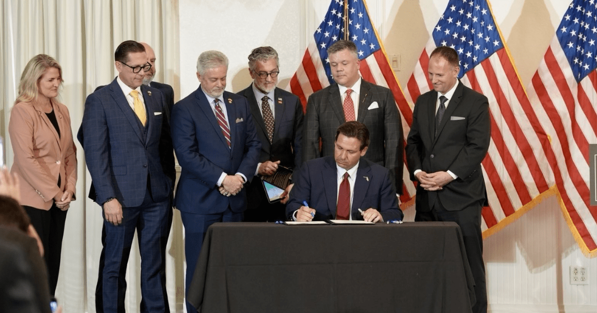 Ron DeSantis firma ley en Florida que designa a Cuba y Venezuela como 