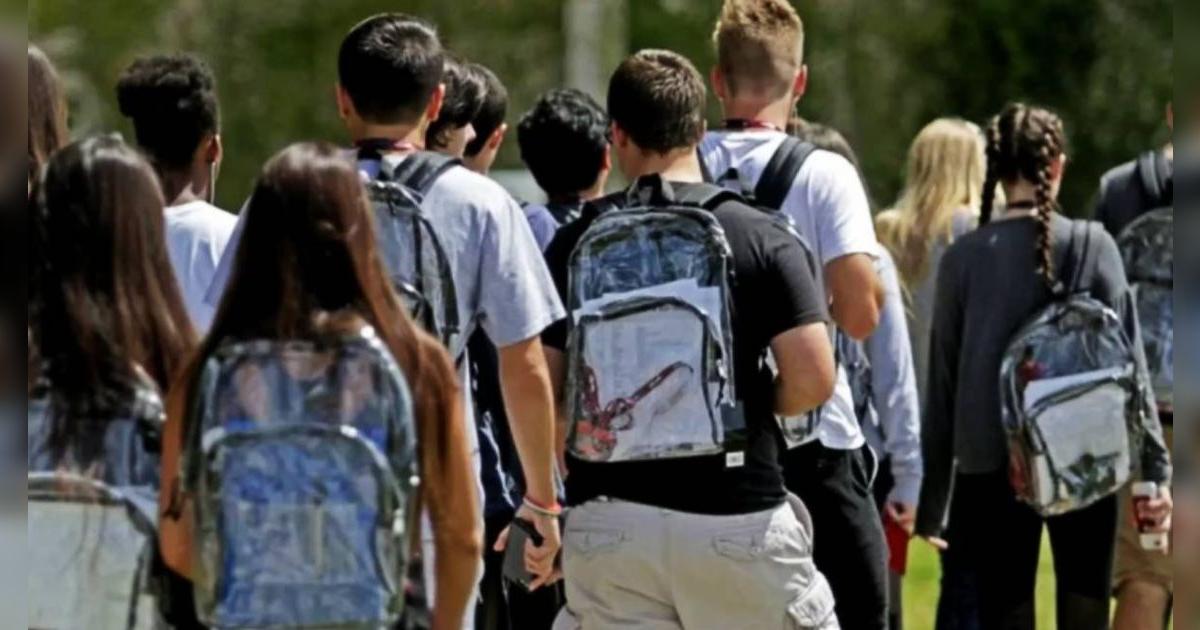 Atención, estudiantes en Texas: por este motivo, tendrán PROHIBIDO llevar mochilas a las escuelas