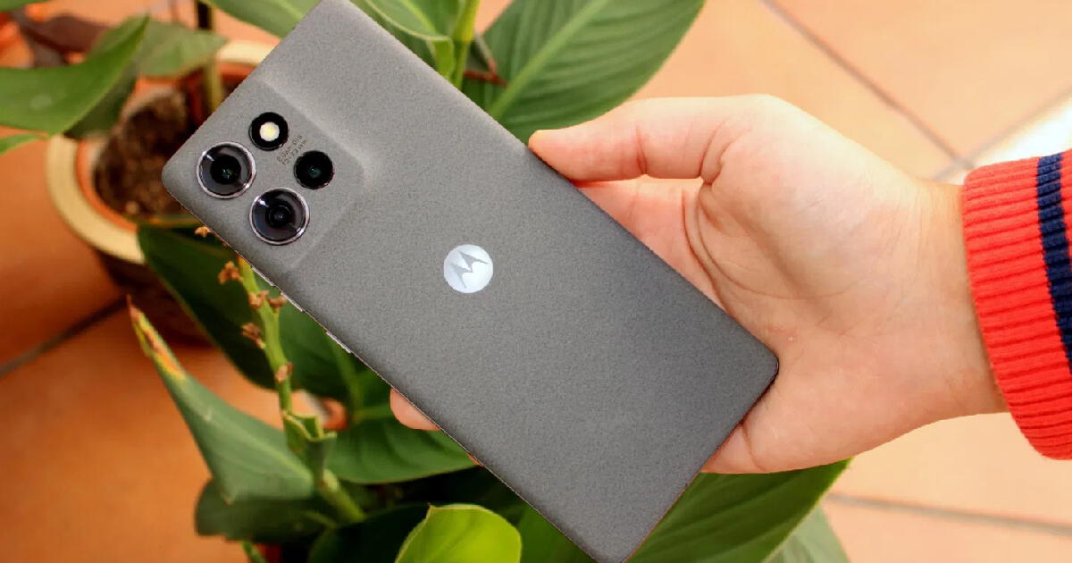 Este Motorola tiene mejor cámara que el Samsung A56 y cuesta menos: 12 GB de RAM, pantalla de 120 Hz y graba en 4K