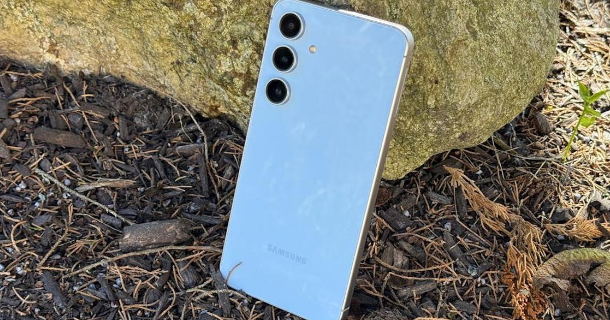 Este Samsung deja en ridículo al iPhone 16: tiene mejor IA, triple cámara, pantalla de 120Hz y precio reducido