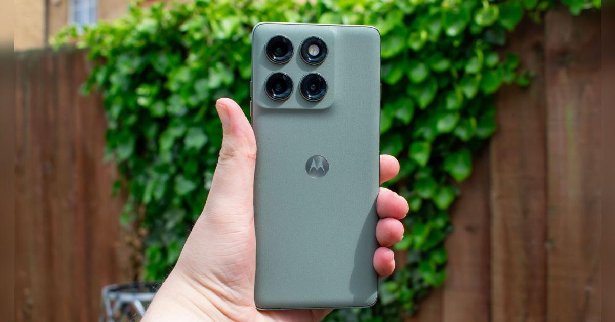 Los dos celulares Motorola que compiten, pero solo uno es el vencedor: potente batería, 12 GB de RAM y pantalla de 120 Hz