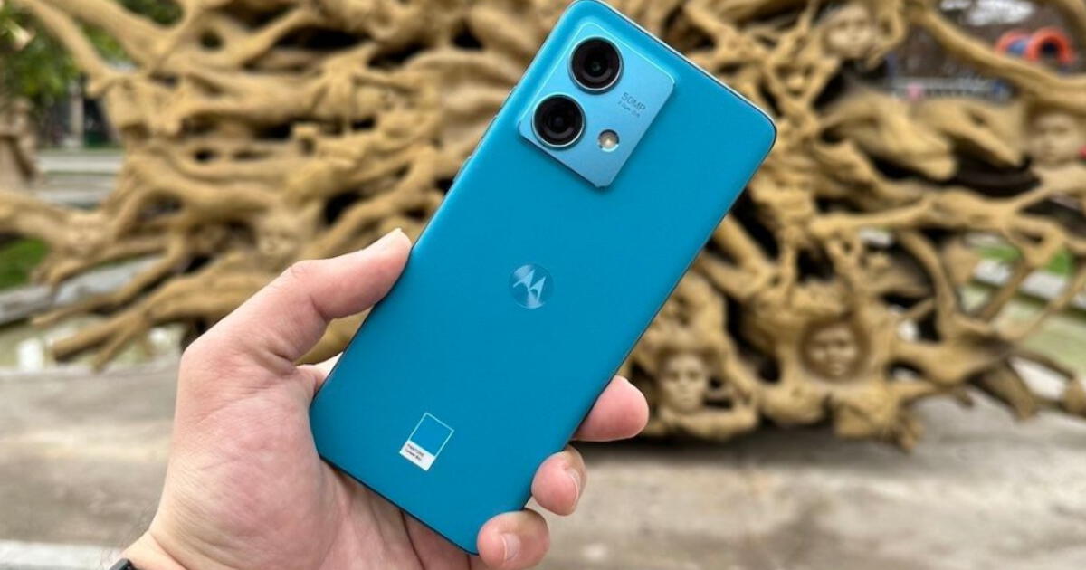 No sabías que este Motorola tiene la pantalla más potente de la gama media: 144Hz, RAM de 12GB y es acuático