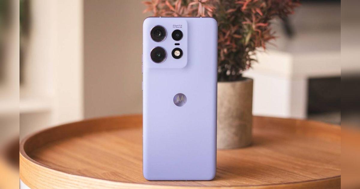 ¿Por qué gastar tanto dinero en un iPhone 16 Pro si este Motorola es mejor en TODO y es mucho más BARATO?