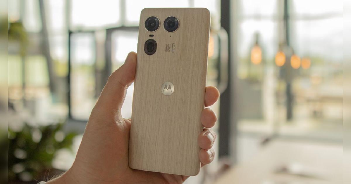 Este Motorola carga al 100% en solo 10 minutos: 16 GB de RAM, cámara triple y su precio es menor que el Samsung S25 Ultra