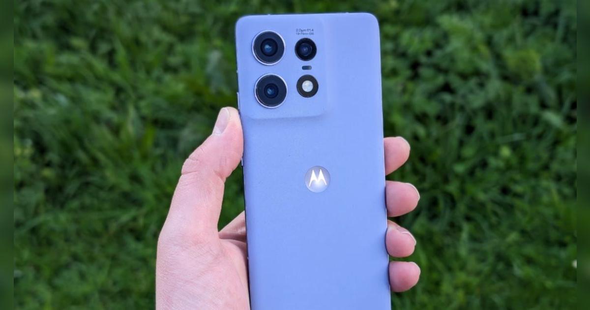 Este Motorola le saca mucha ventaja al iPhone 13 Pro Max: 512 GB de almacenamiento, pantalla de 144 Hz y resistencia al agua