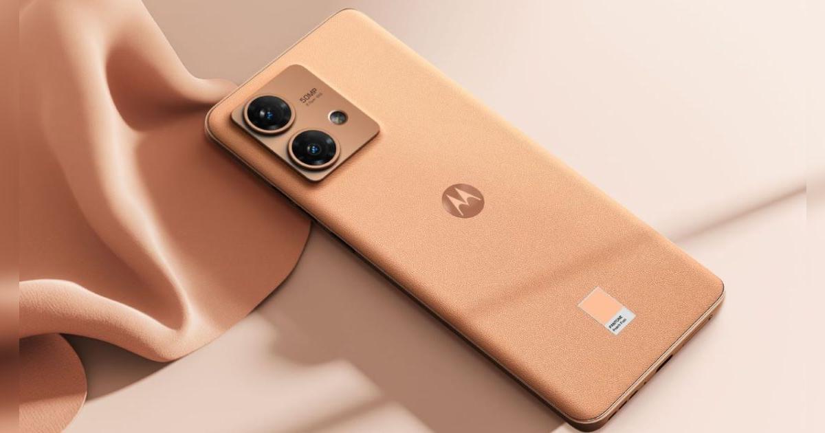 Este Motorola bueno, bonito y barato supera al Samsung A55 por ser acuático, pantalla de 144Hz y carga en 40 minutos