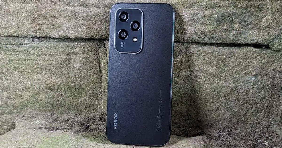 Este Honor cuesta la mitad que el iPhone 16e y lo supera en dos cosas: pantalla rápida de 90Hz y cámara de 108MP