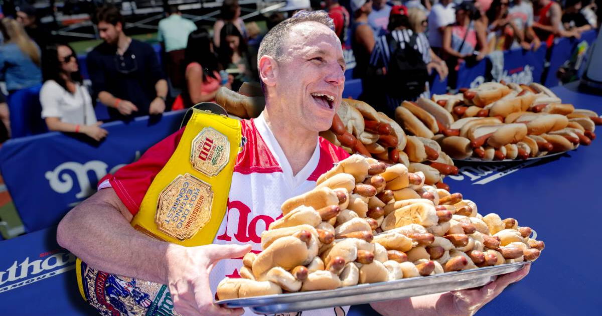 Es oficial: a esta hora es el concurso de comer perritos calientes de Nathan el 4 de julio de 2025