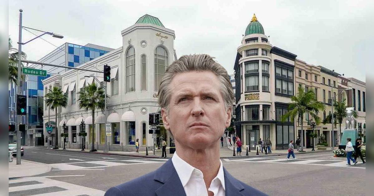 Mucha atención inmigrantes hispanos: esta reciente ley firmada por Gavin Newsom impone nuevas normas para estacionar