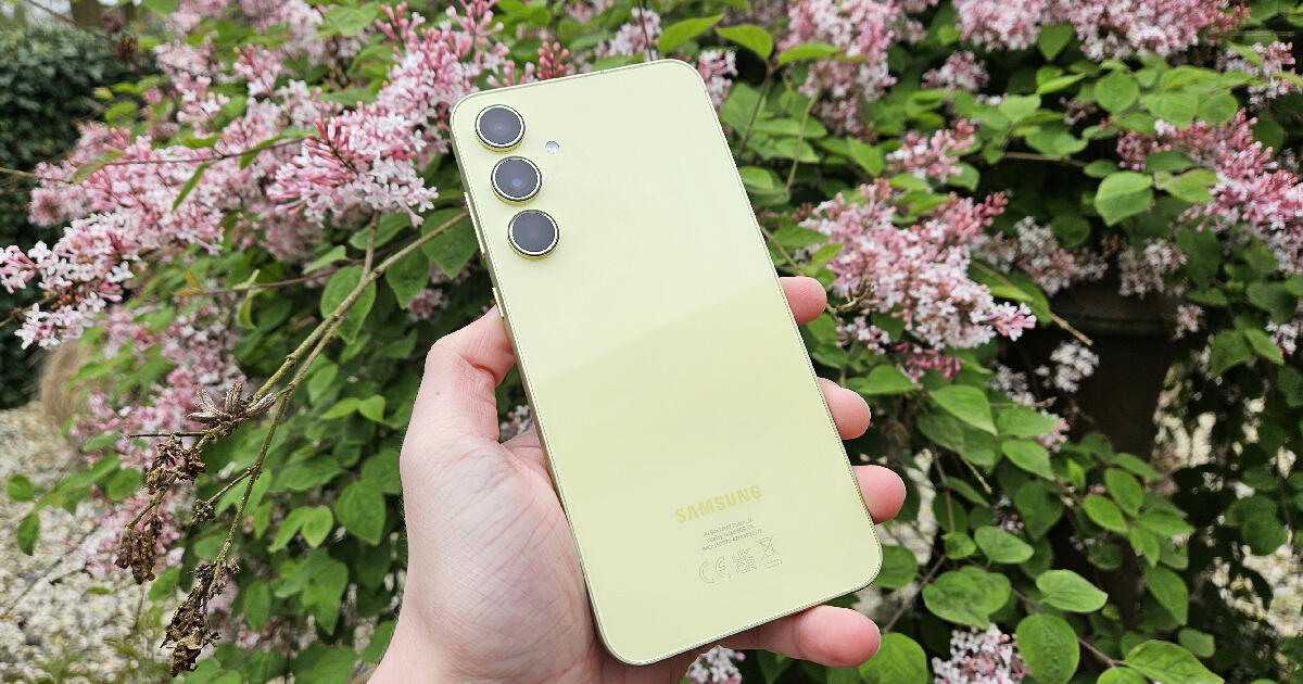 A un precio económico, este Samsung es mejor que el Motorola Edge 50 Fusion por la cámara triple HD y procesador potente