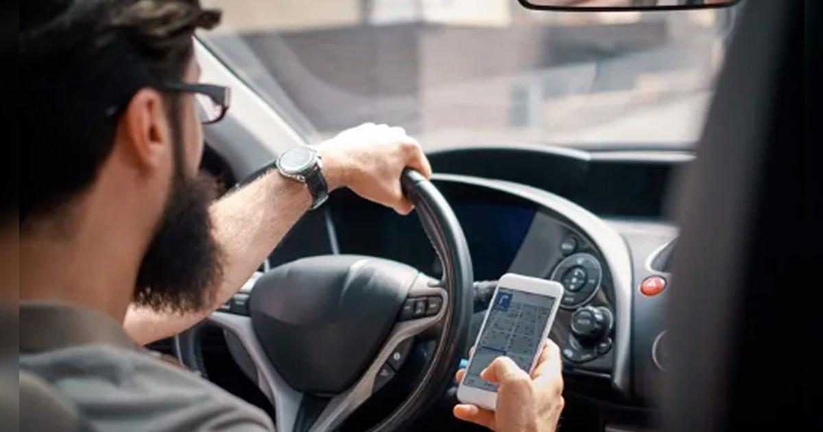 Importante, conductores: a partir de agosto, estará PROHIBIDO el uso del celular hasta para GPS