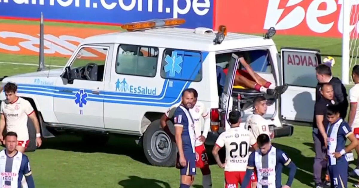 Leonardo Rugel es llevado en ambulancia tras choque de cabezas con Huamán en el Alianza Lima vs UTC