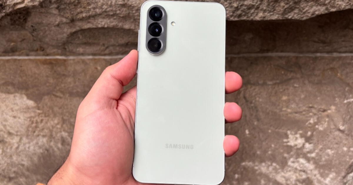 Olvídate del iPhone 16, este potente Samsung está a mitad de precio: mucha RAM, tiene mejor IA y pantalla superior