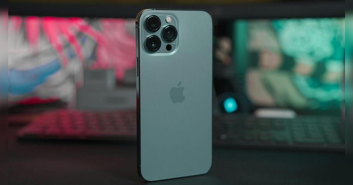 Este iPhone con 4 años tiene pantalla OLED de 120Hz, tres cámaras y memoria de 1TB: ¿Vale la pena en 2025?