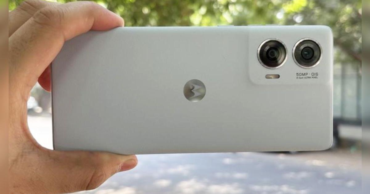 Olvídate del Samsung A35: este Motorola con pantalla POLED lo hace mejor con mucho RAM y video en 4K