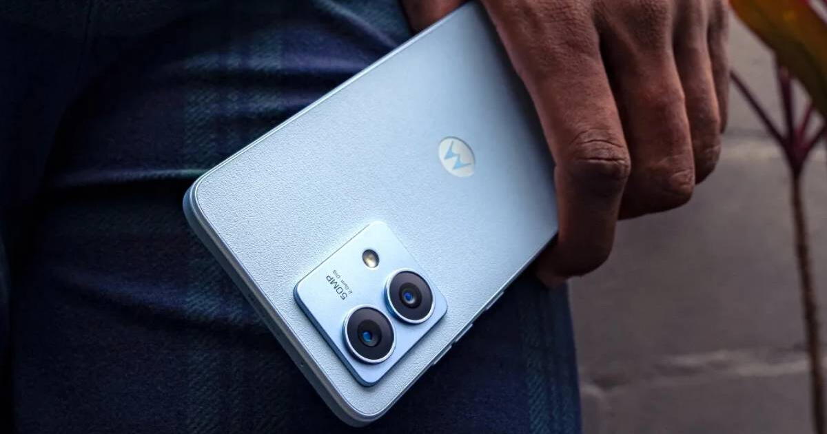 No cuesta mucho, pero es uno de los gama media más potentes de Motorola: 12GB de RAM, cámara profesional y pantalla 120Hz