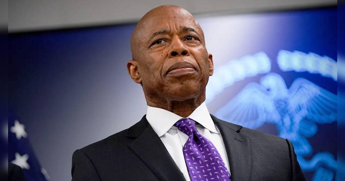 Malas noticias para trabajadores latinos en Nueva York: Eric Adams anuló esta norma que podría beneficiarlos