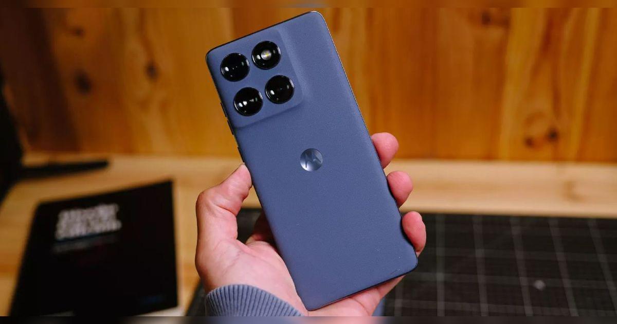 Olvídate del Samsung A56, este Motorola cuesta menos y hace lo mismo: pantalla FHD+, es acuático y cámaras mejoradas